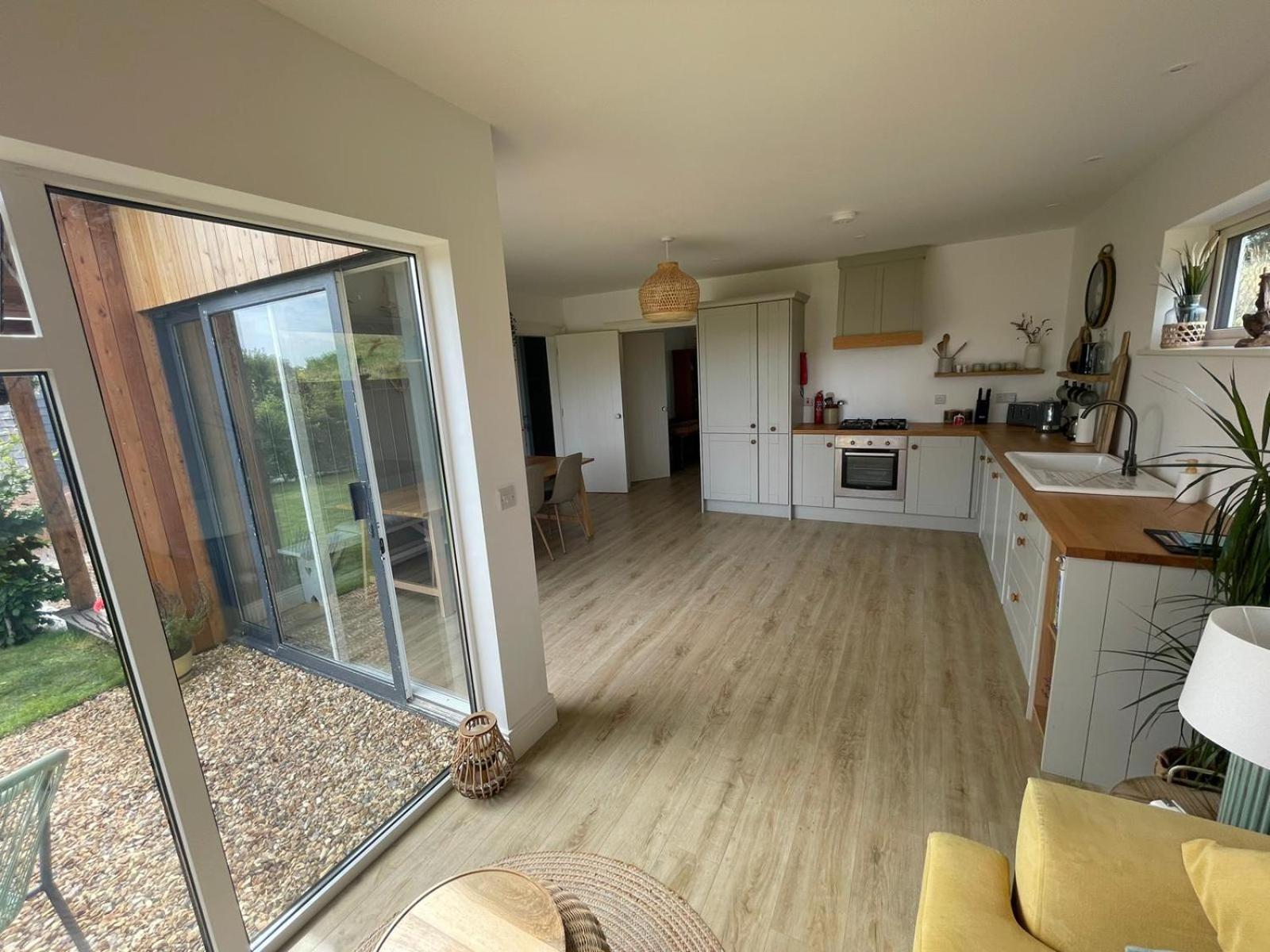 Ocean Breeze Villa Cork Exterior photo